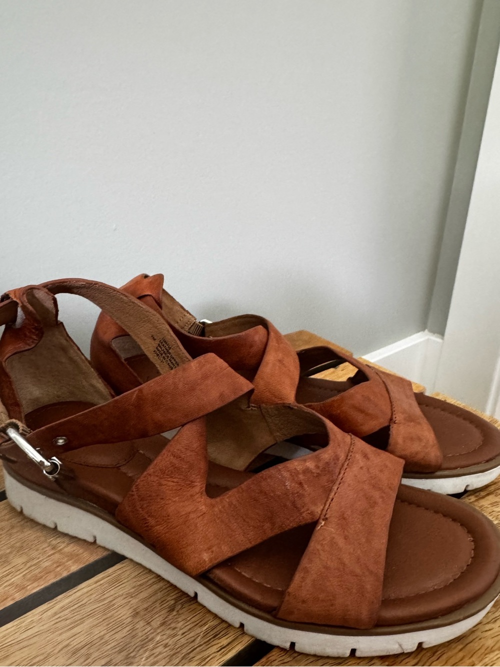 Sofft Rust Brown Suede Crisscross Strap Sandals